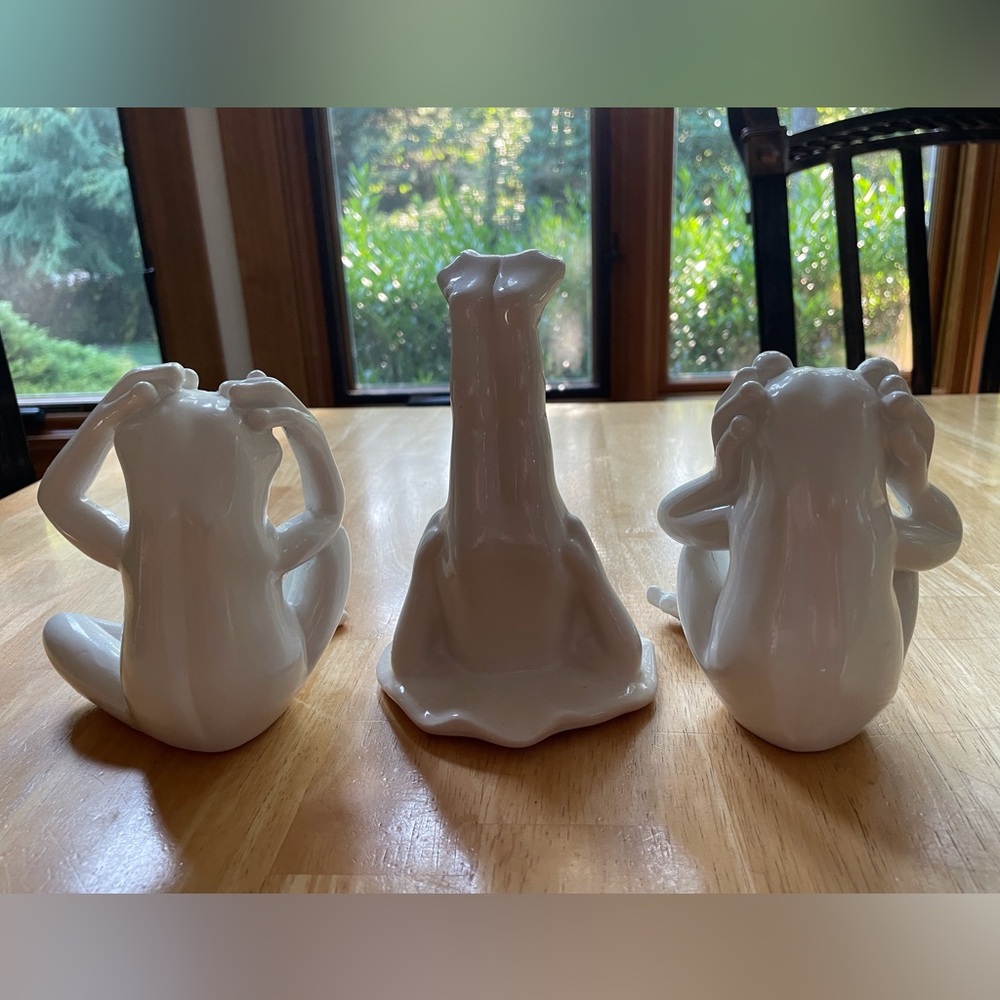 Three resin frog figurines two white similar, third frog legs up different cream - Picture 10 of 15